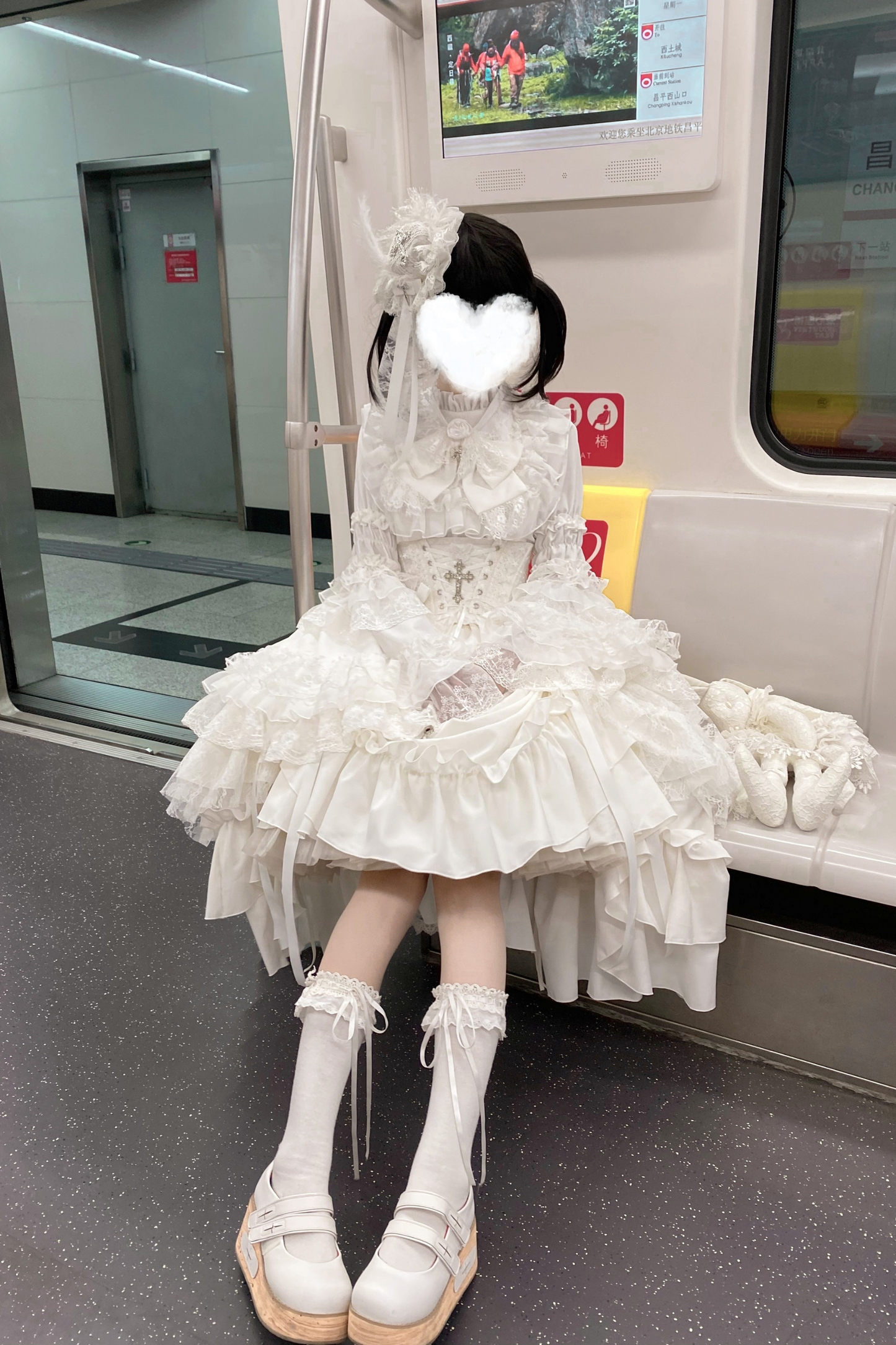 ゴシックスーパーゴージャスジスリーブロリータシャツ+フリルスカート+ハット