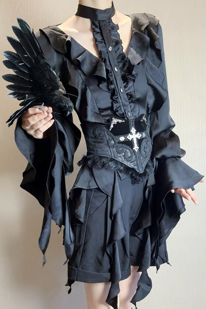 [November 9 Preorder Deadline] Victorian Gothic Lolita Halter-Neck Blouse with Flared Sleeves, an Asymmetrical Frill, and a Train