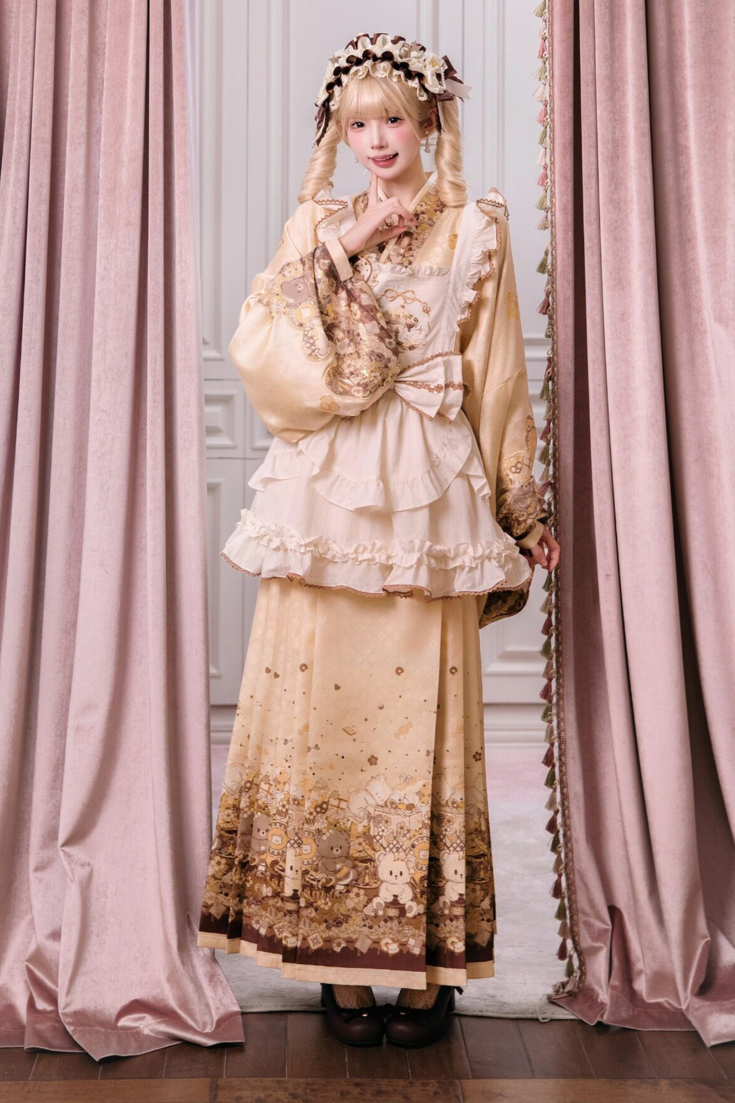 Kleines Bär-Dessert-Haus Kleid + Rock + Schürze + Brosche + Überrock