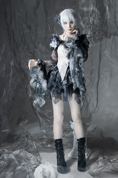 【12月10日予約締切】Bloodstainedスクエアホルターネックフレアスリーブトップス