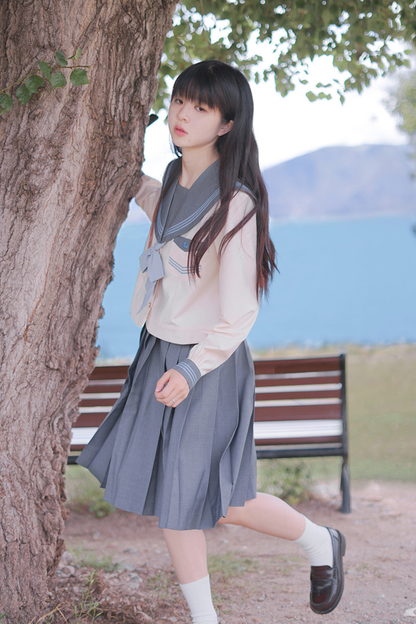 Matrosen-Oberteil + Plisseerock + Socken + Gürtel + Schleife