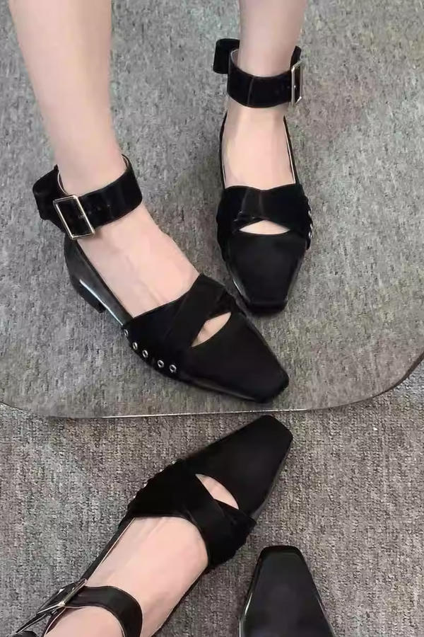 ゴシッククロスデザイン゙スクエアトゥヒール