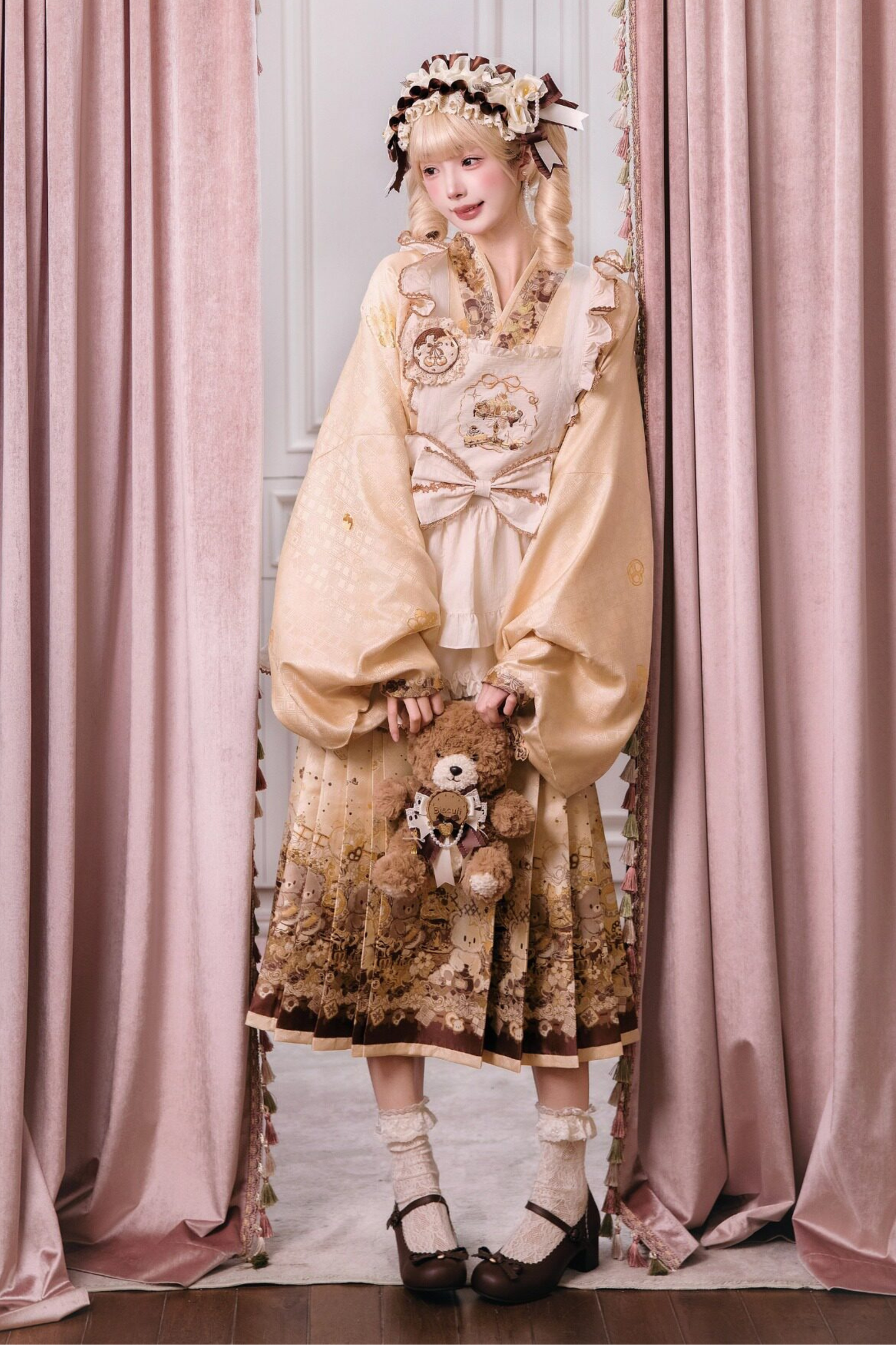 Kleines Bär-Dessert-Haus Kleid + Rock + Schürze + Brosche + Überrock