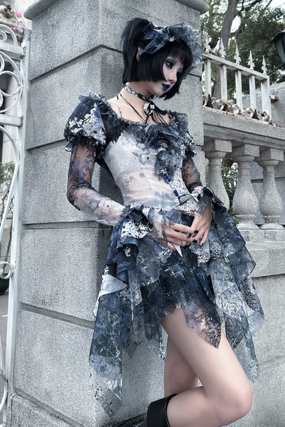 【12月10日予約締切】Bloodstainedスクエアホルターネックフレアスリーブトップス