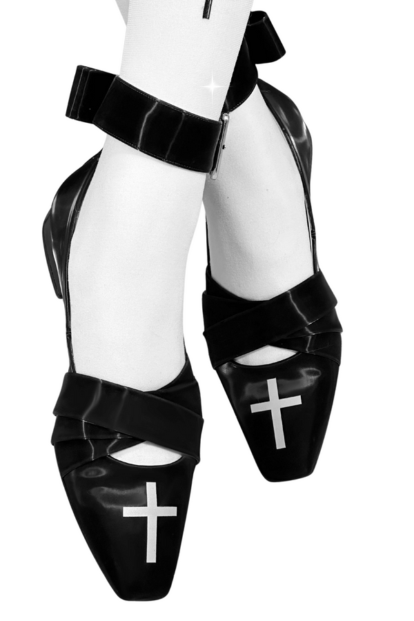 ゴシッククロスデザイン゙スクエアトゥヒール
