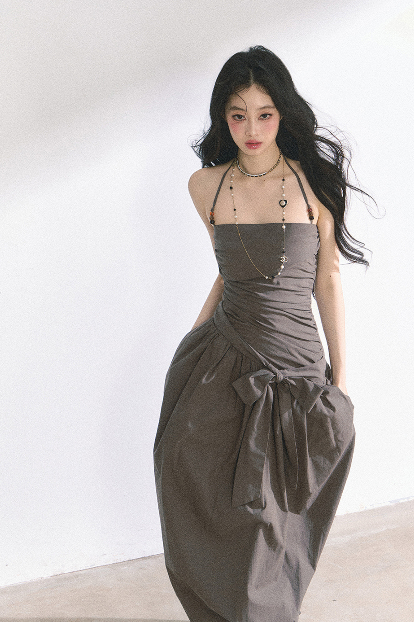 ホルターネックロングドレス