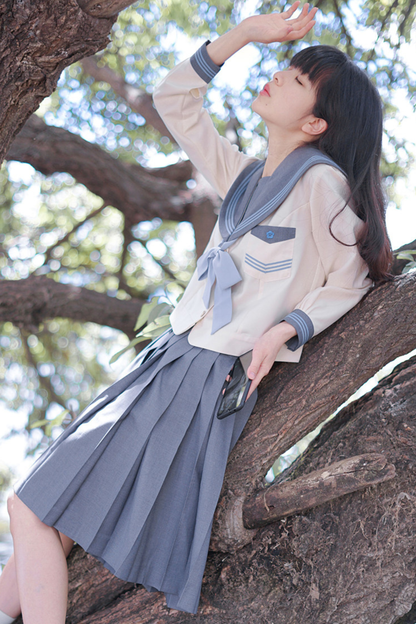 Matrosen-Oberteil + Plisseerock + Socken + Gürtel + Schleife