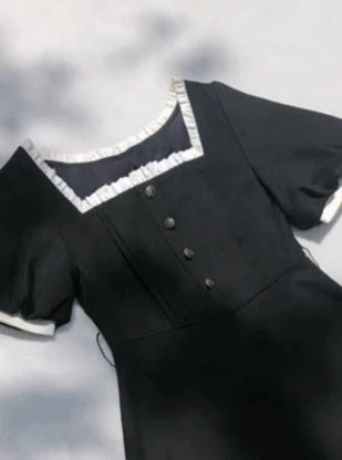 Black square collar French retro dress + waist ribbon + black ribbon catsuit + pearl necklace [Reserved Item].