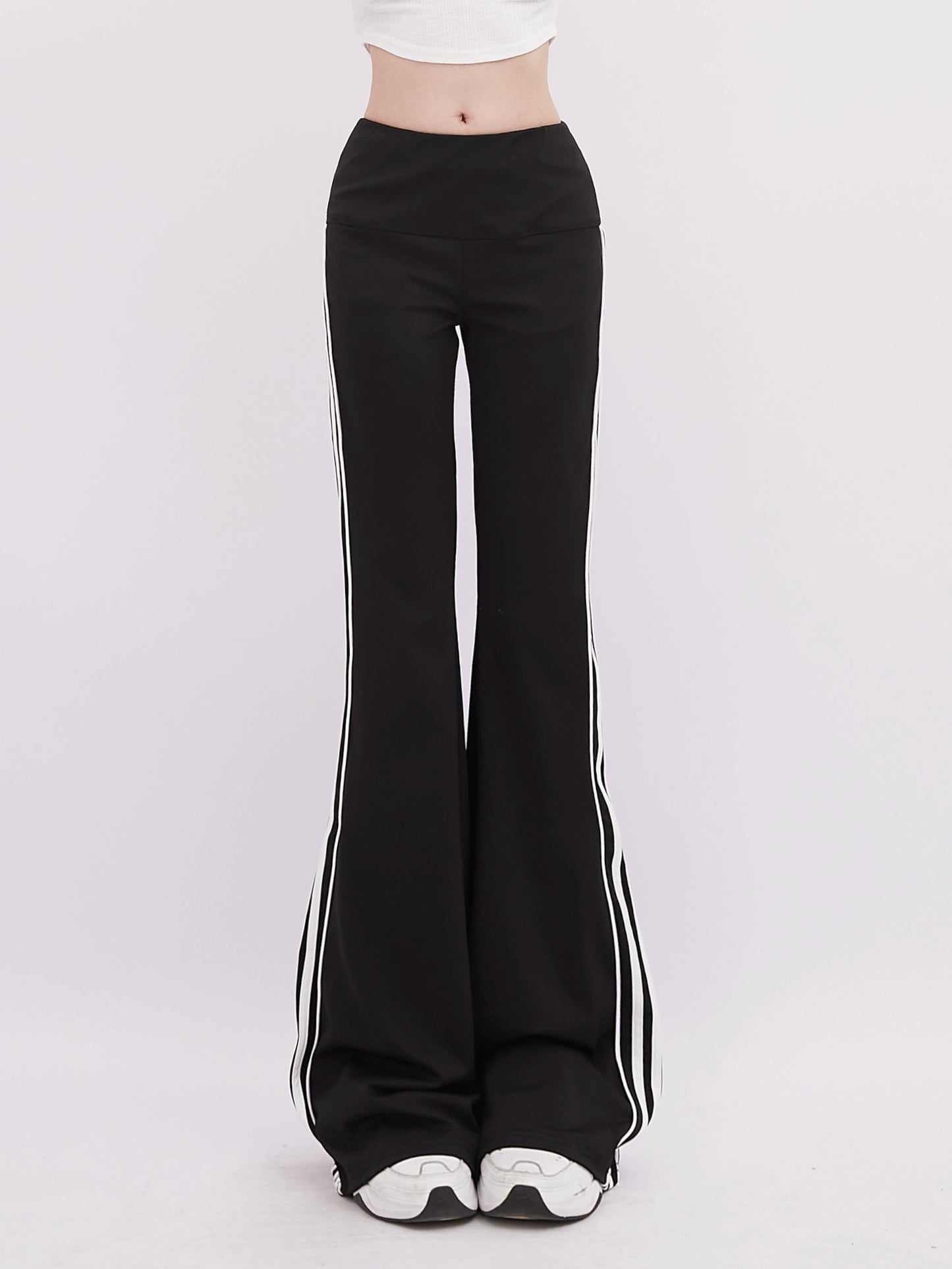 Side Stripe Slim Flared Mode Pants