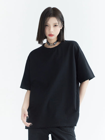 Simple oversized top with one-pointed back design