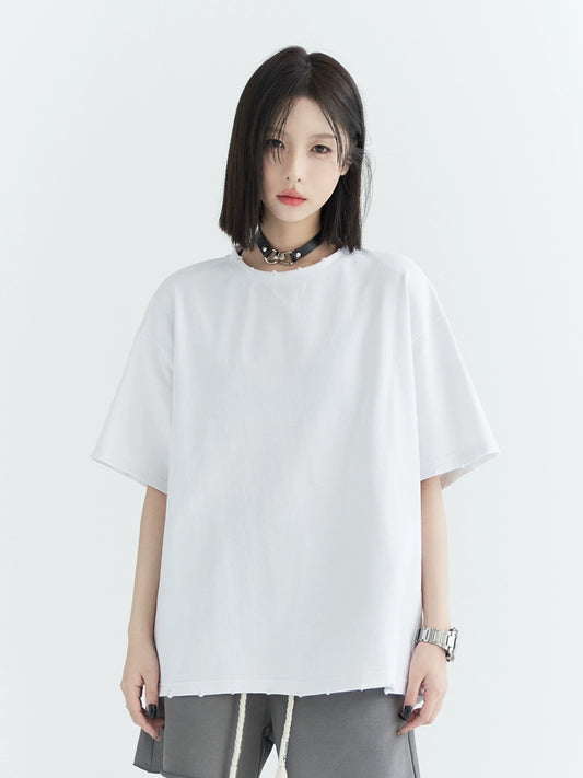 Simple oversized top with one-pointed back design