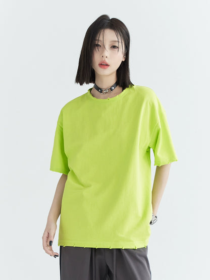 Simple oversized top with one-pointed back design