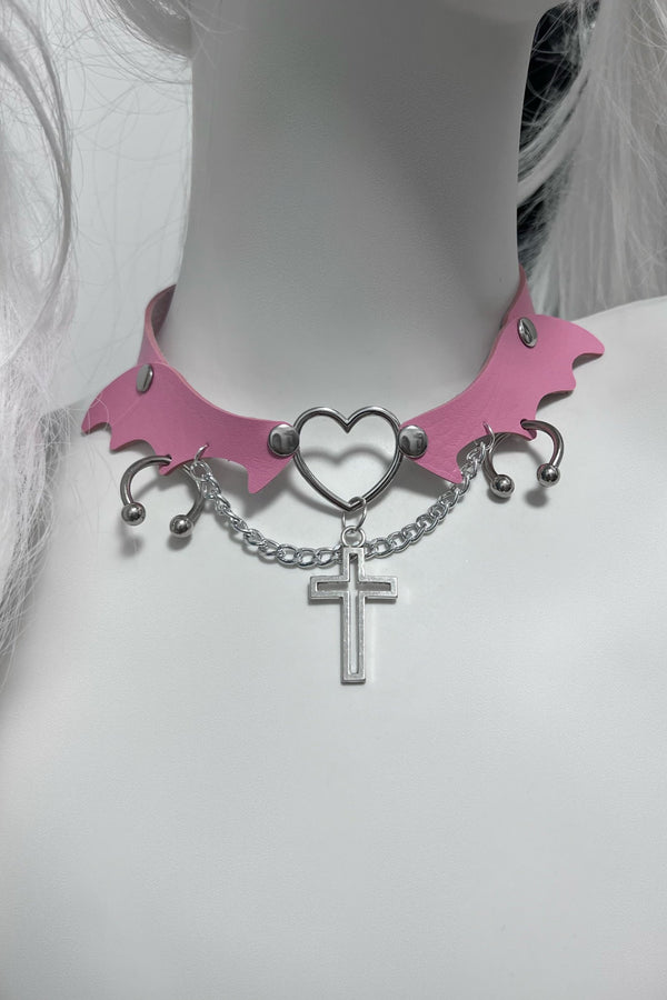 ダークゴシックウィングクロスネックレス