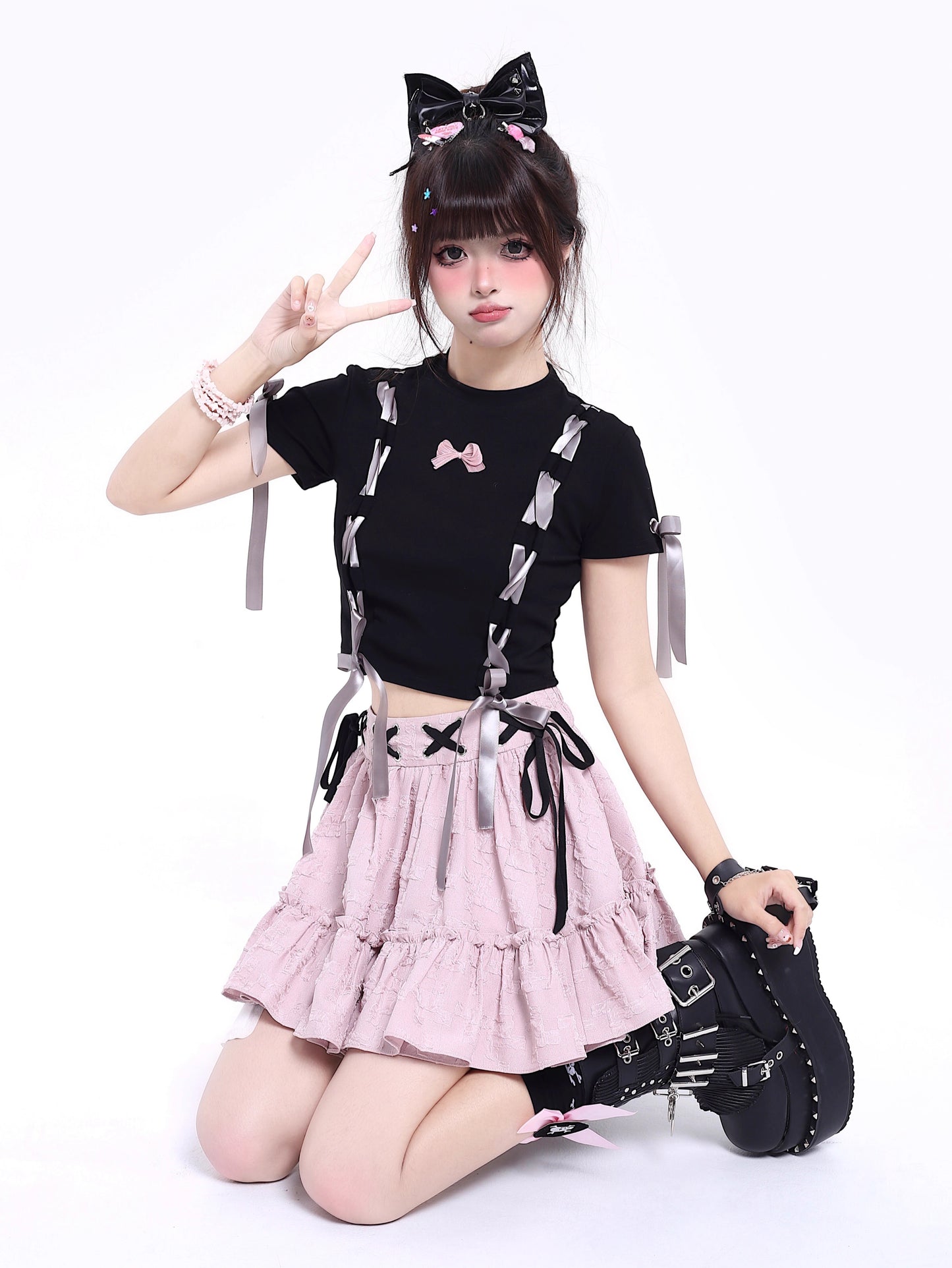 Pleated skirt with ribbon waist design