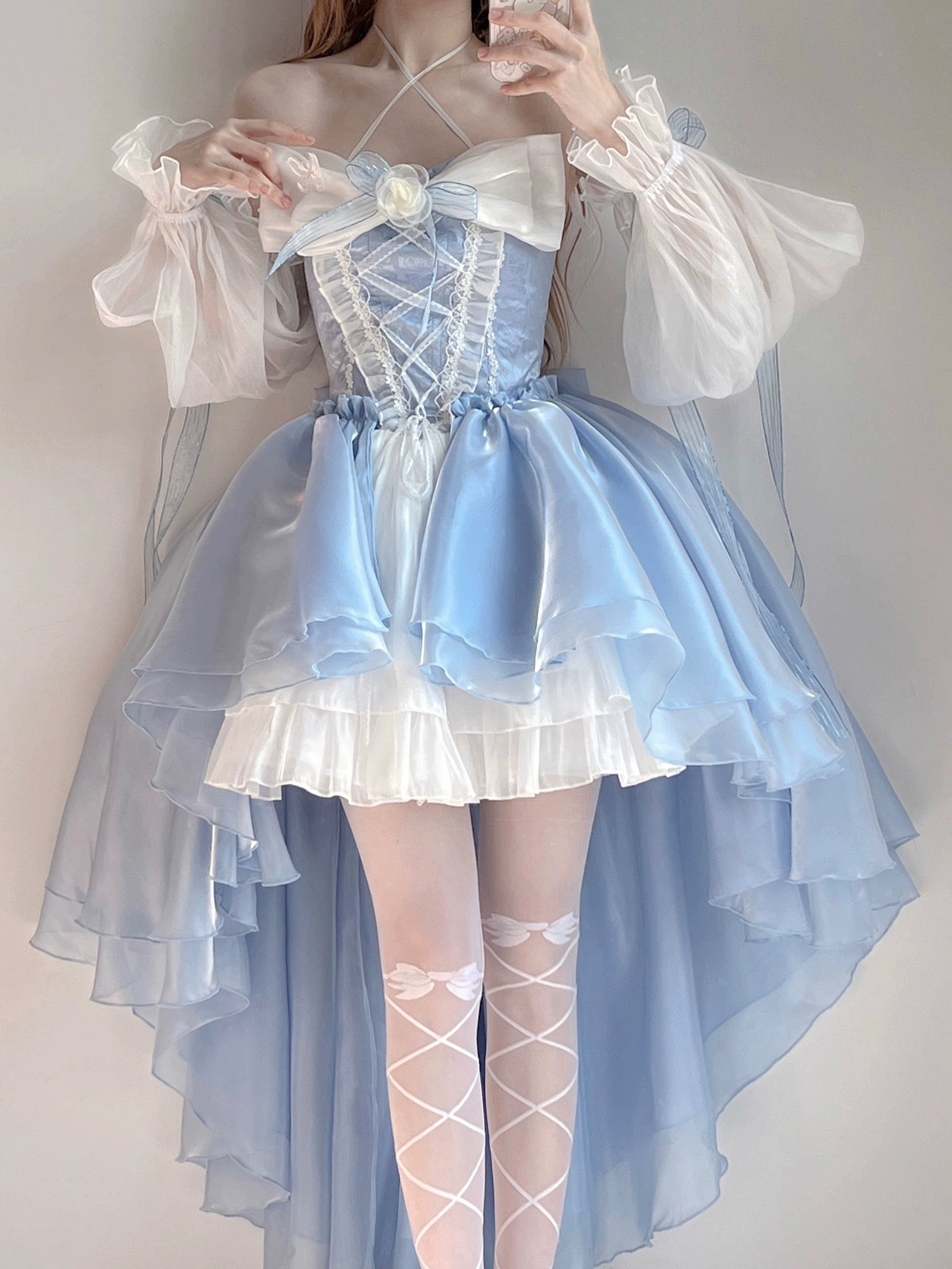 蓝色洛丽塔连衣裙，前短后长设计