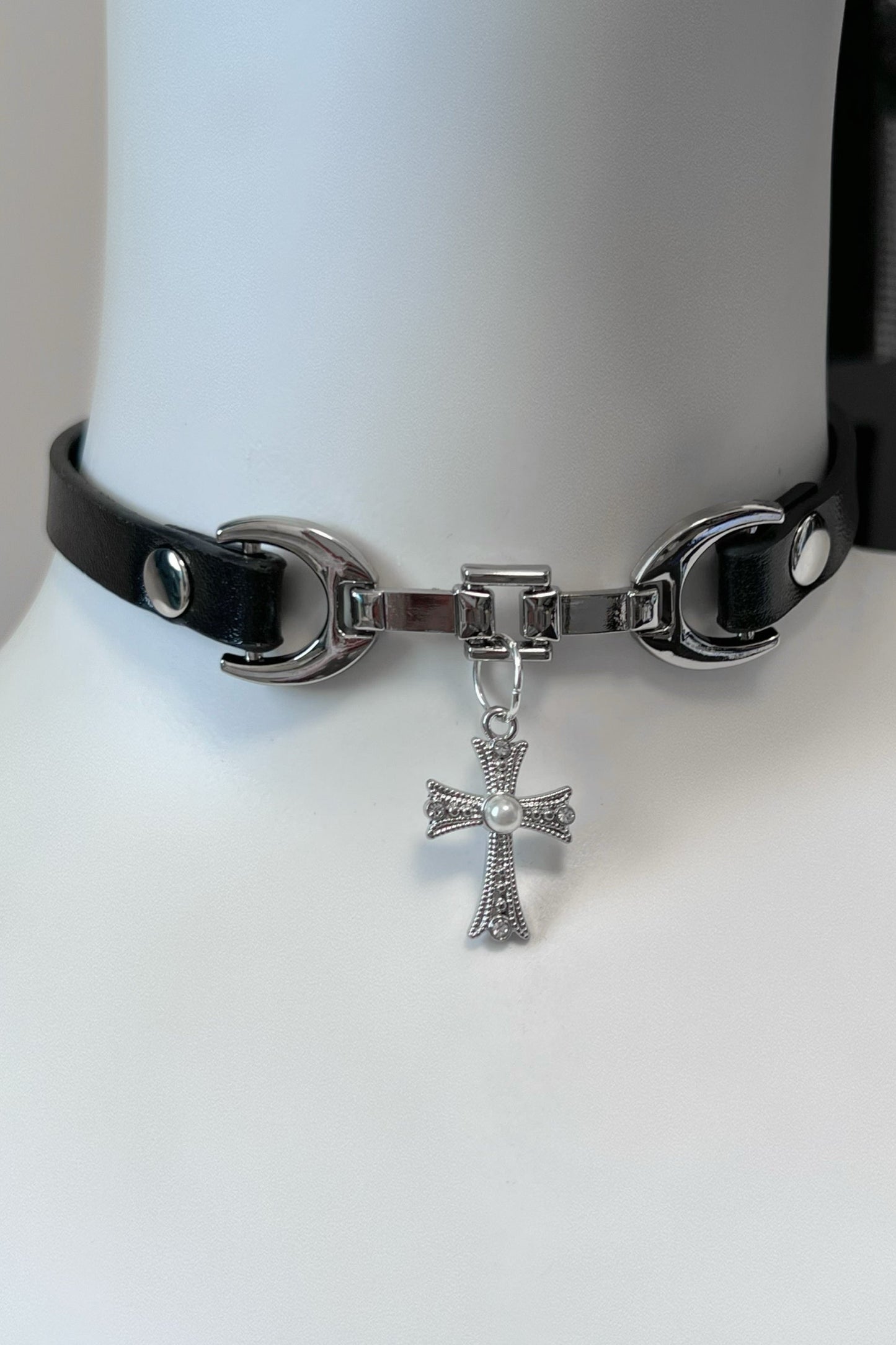 Dark Cross Leather Choker