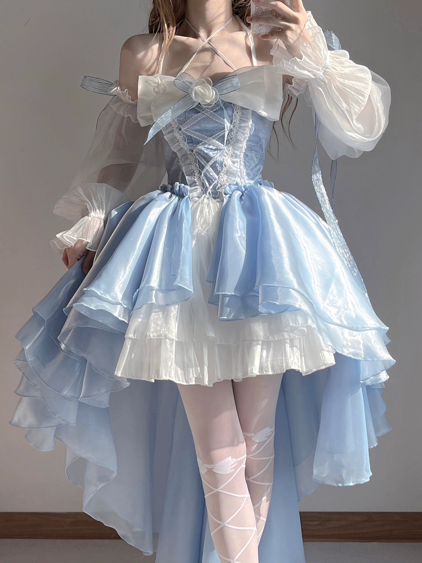Robe lolita bleue avec un devant court et un arrière long
