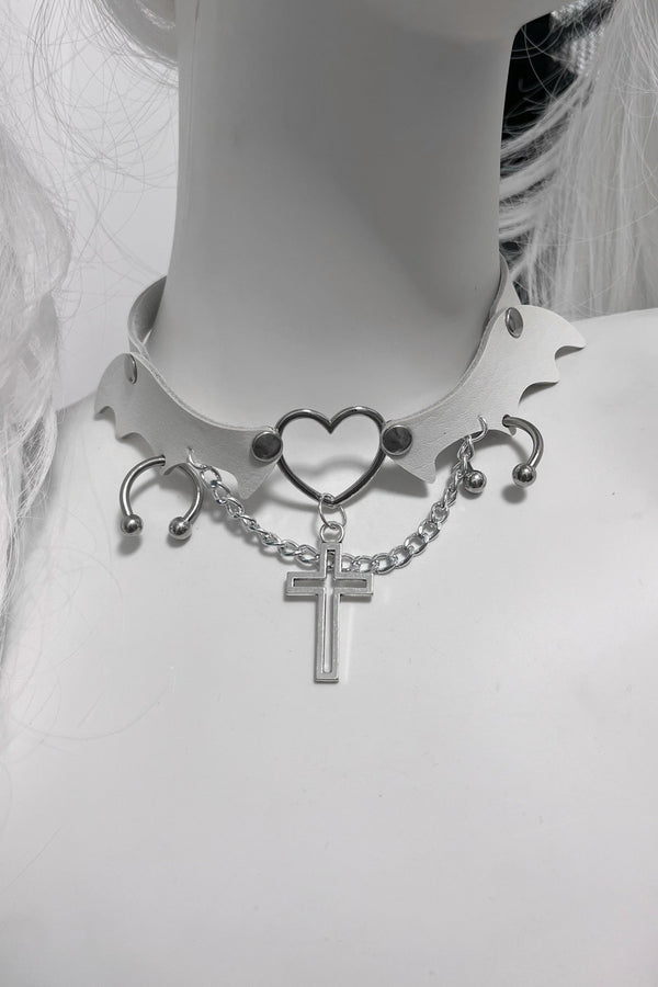 ダークゴシックウィングクロスネックレス