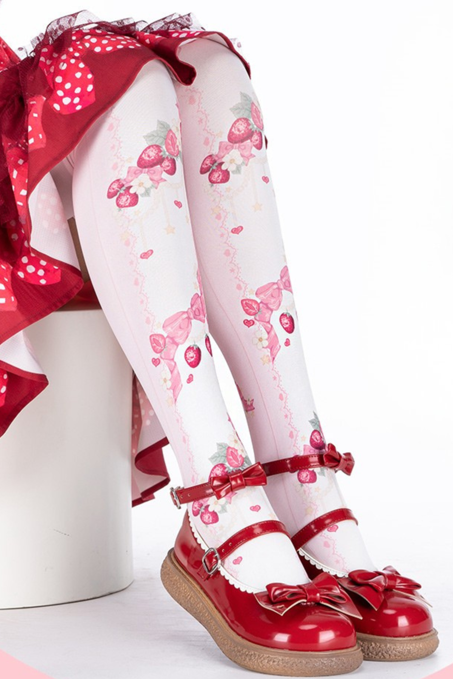 ストロベリーロリータオーバーザニーソックス