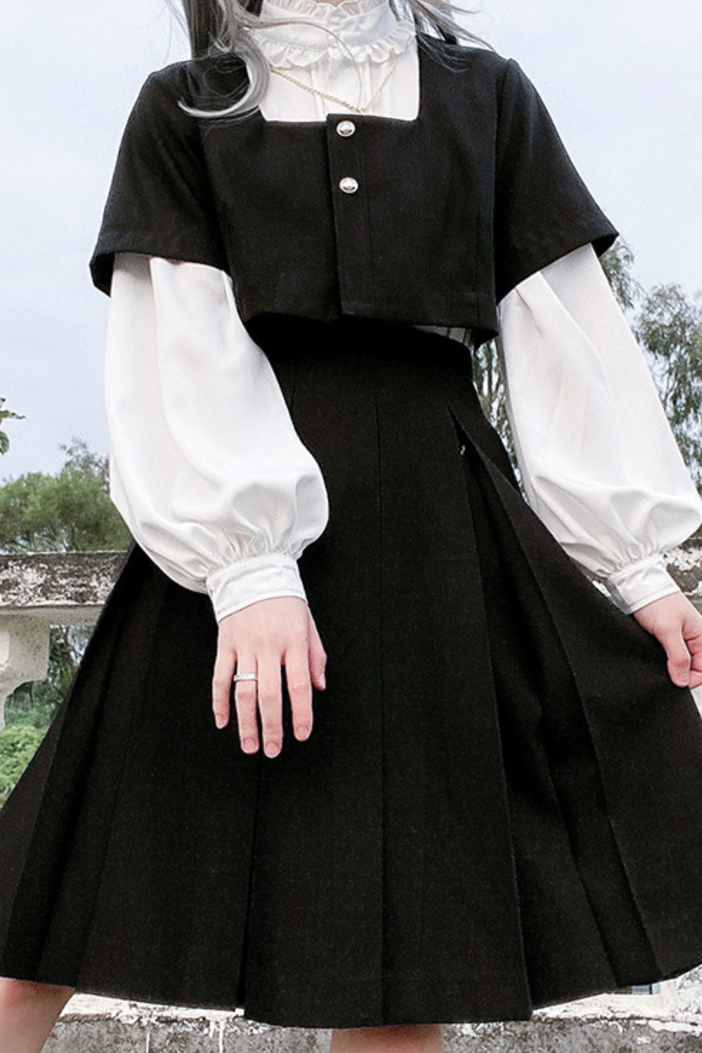 Maria Rüschenhemd + Plisseerock + Kurze Jacke