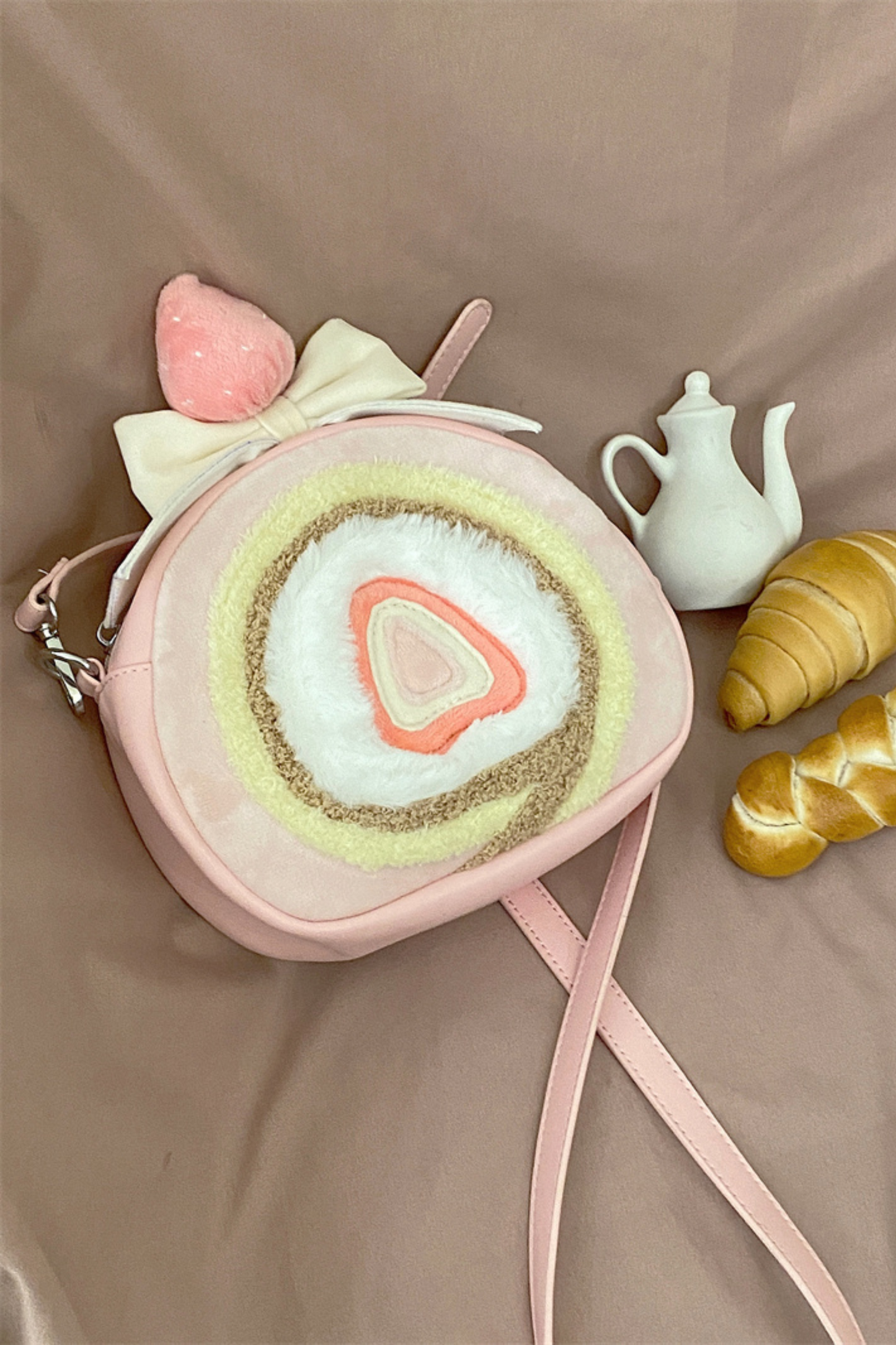 ストロベリーケーキロールバッグ ゴラムバザールバッグ