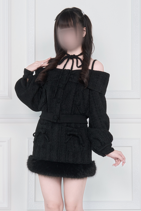 オフショルダーリボントップス+ファースカート