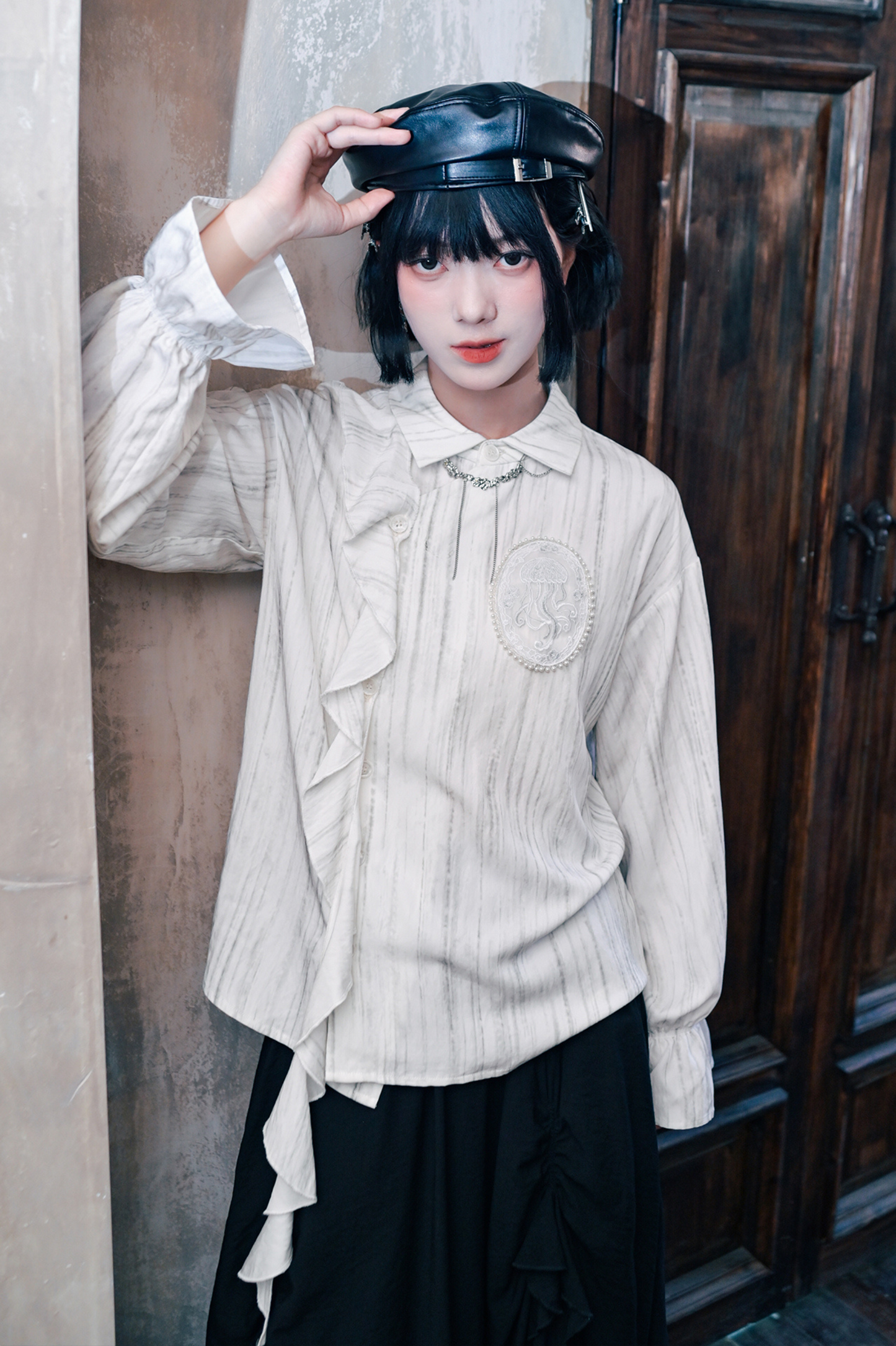 Spliced streamer white shirt