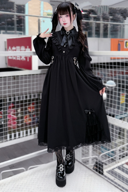 Elegantes langes dunkles schwarzes Kleid