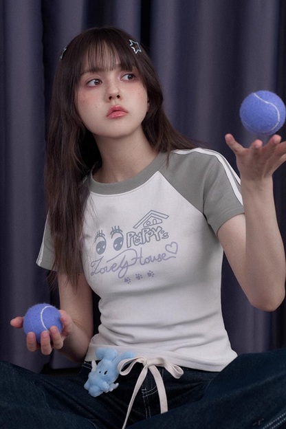 T-shirt bicolore versatile con cucciolo