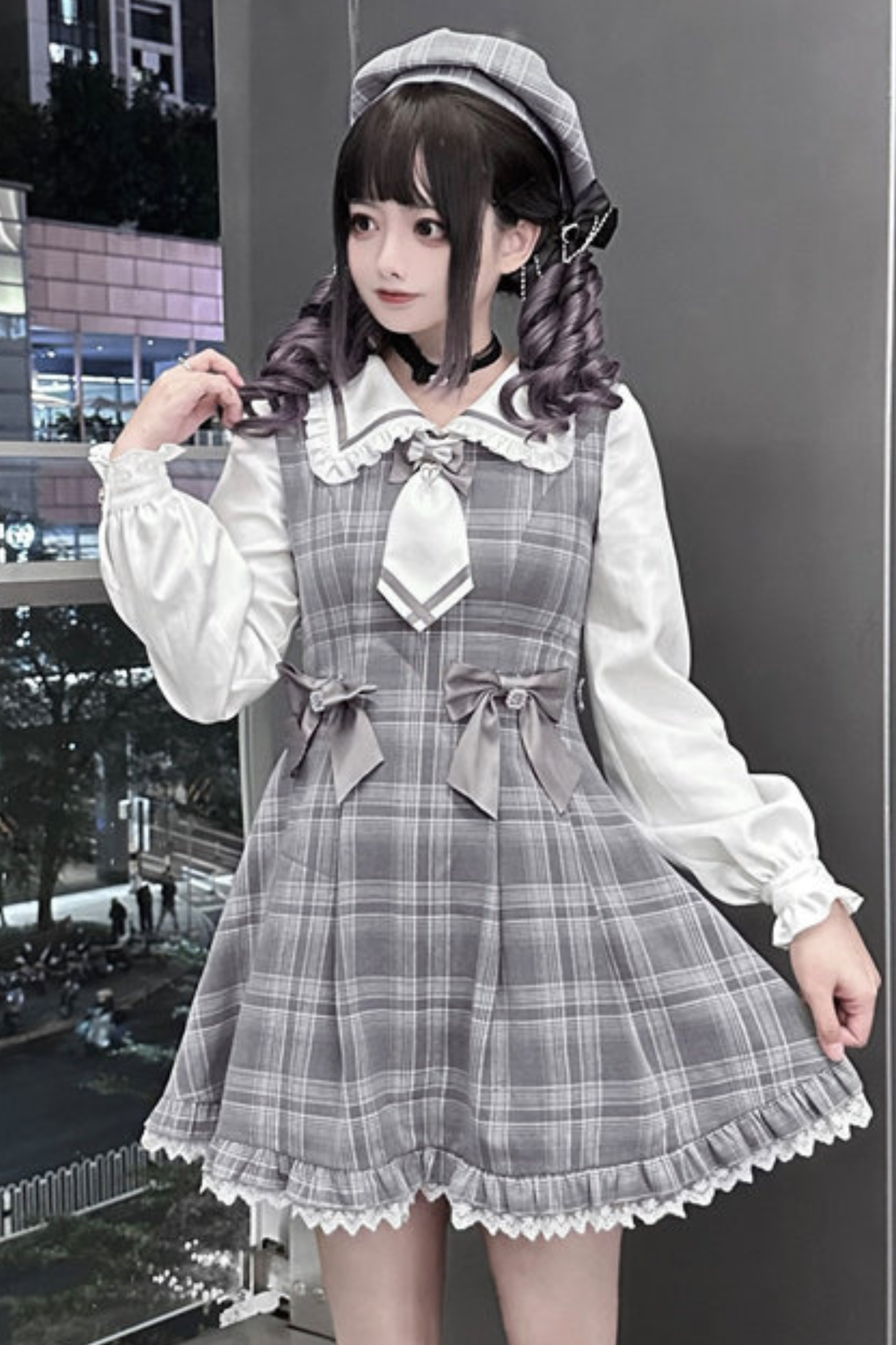 Kariertes Süß-Cape-Design-Kleid