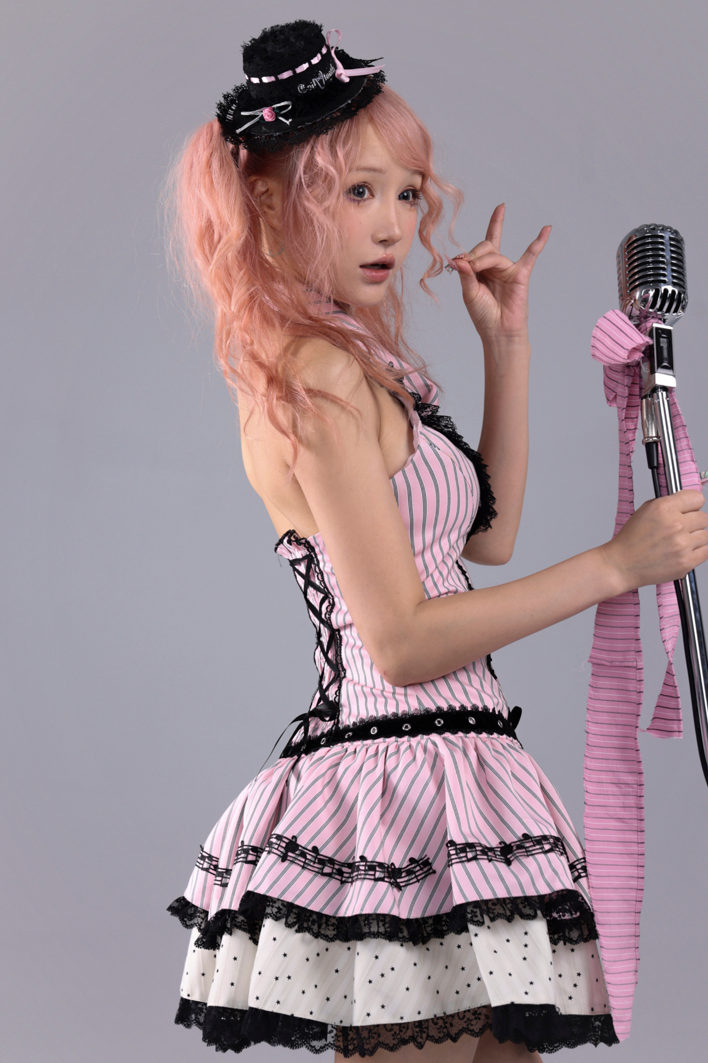 アーシーストライプドパフォーマンスドレス