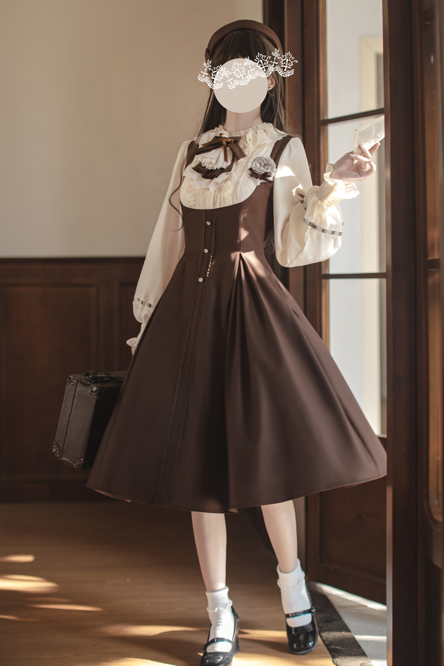 フレンチブラウンヴィンテージロリータドレス+ケープ+ベレー帽+バッジ