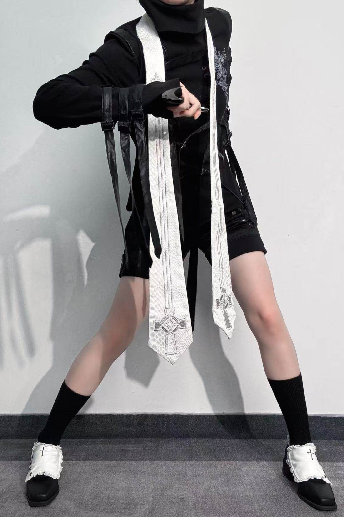 [Reservierungsschluss 24. Mai] Gothic-Lolita-Prinzenschuhe mit Spitzenbesatz und Kreuzdetail