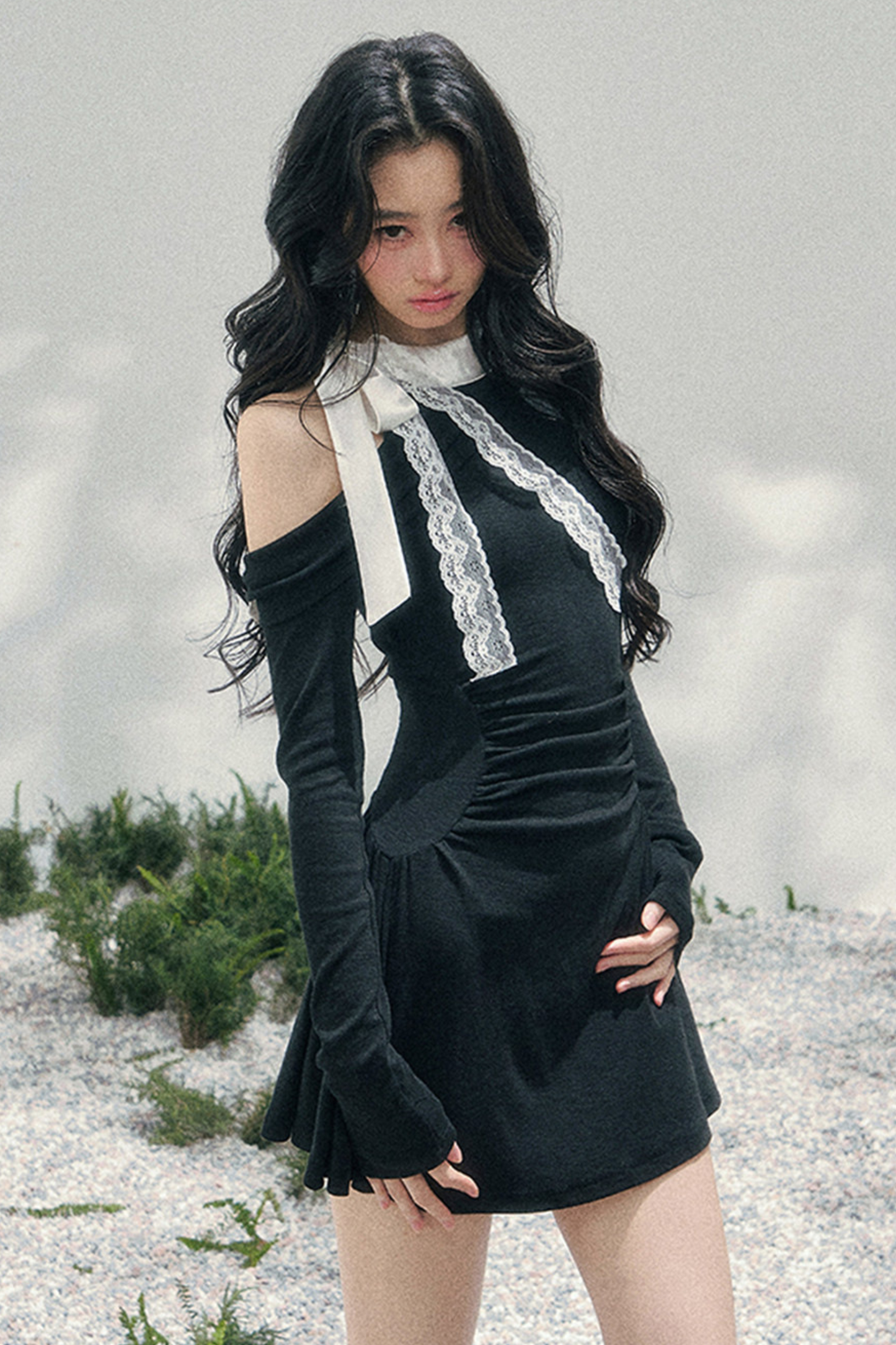 フレンチレースオフショルダードレス