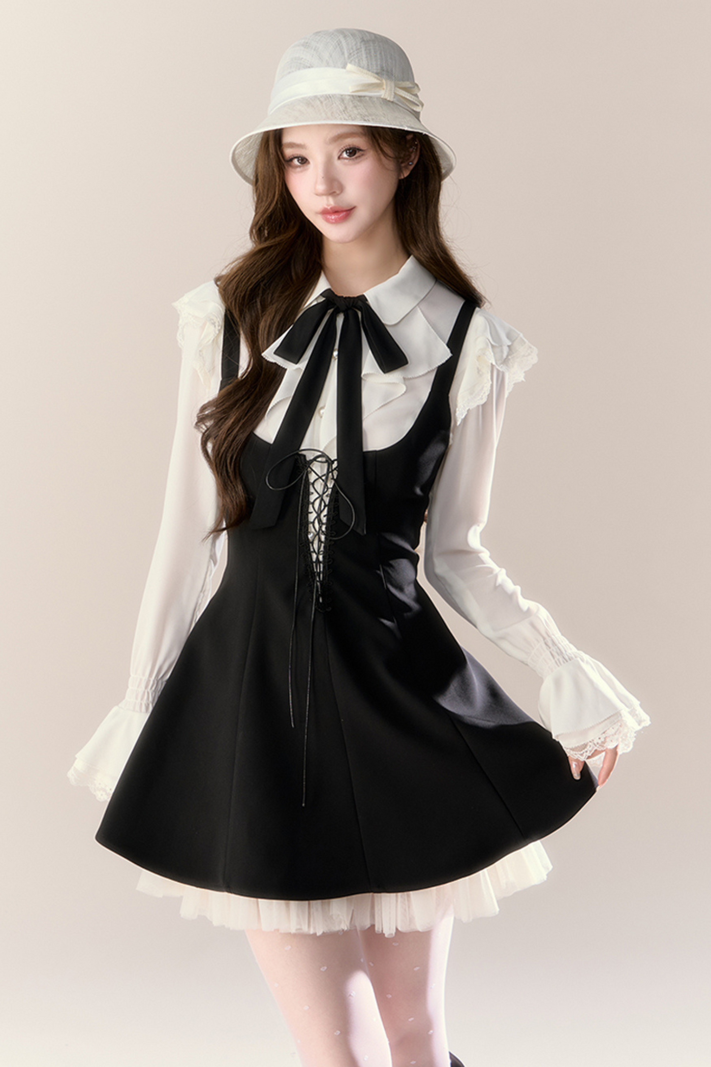 フレンチブラウス+サスペンダースカート