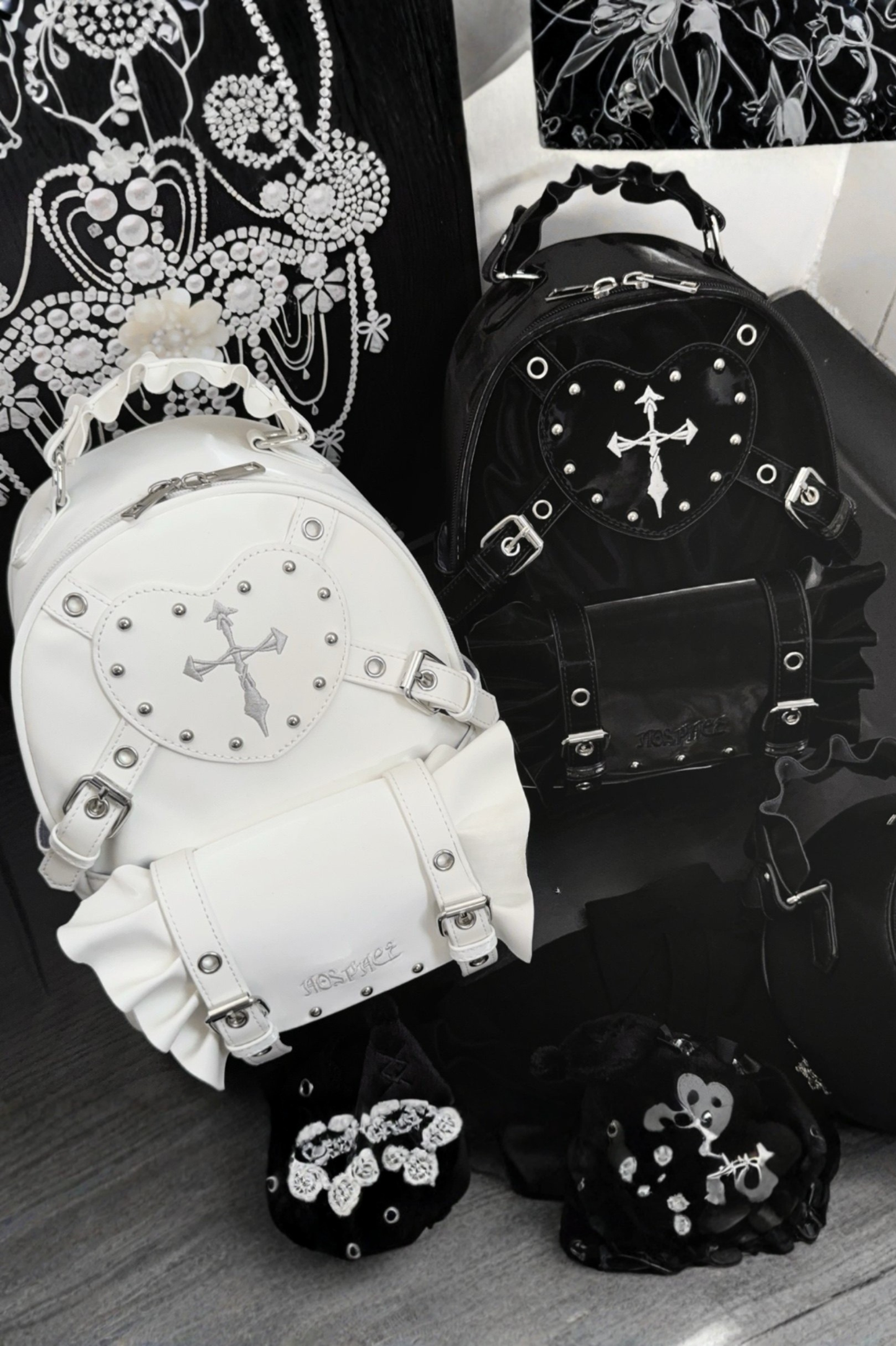 ダーククロスフリルリュック