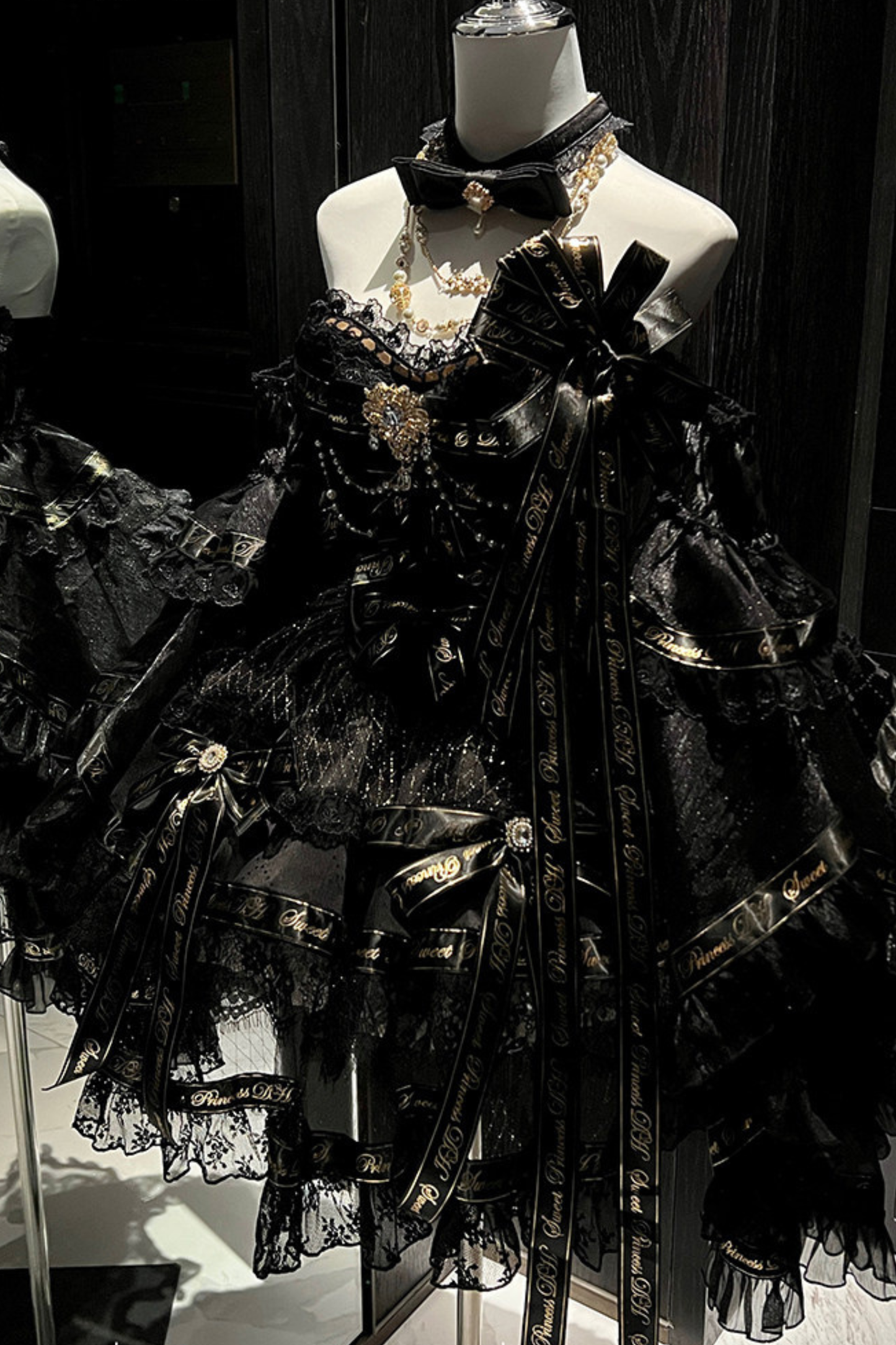 ゴールデンゴシックドレス+チョーカー+スリーブ+バッジ