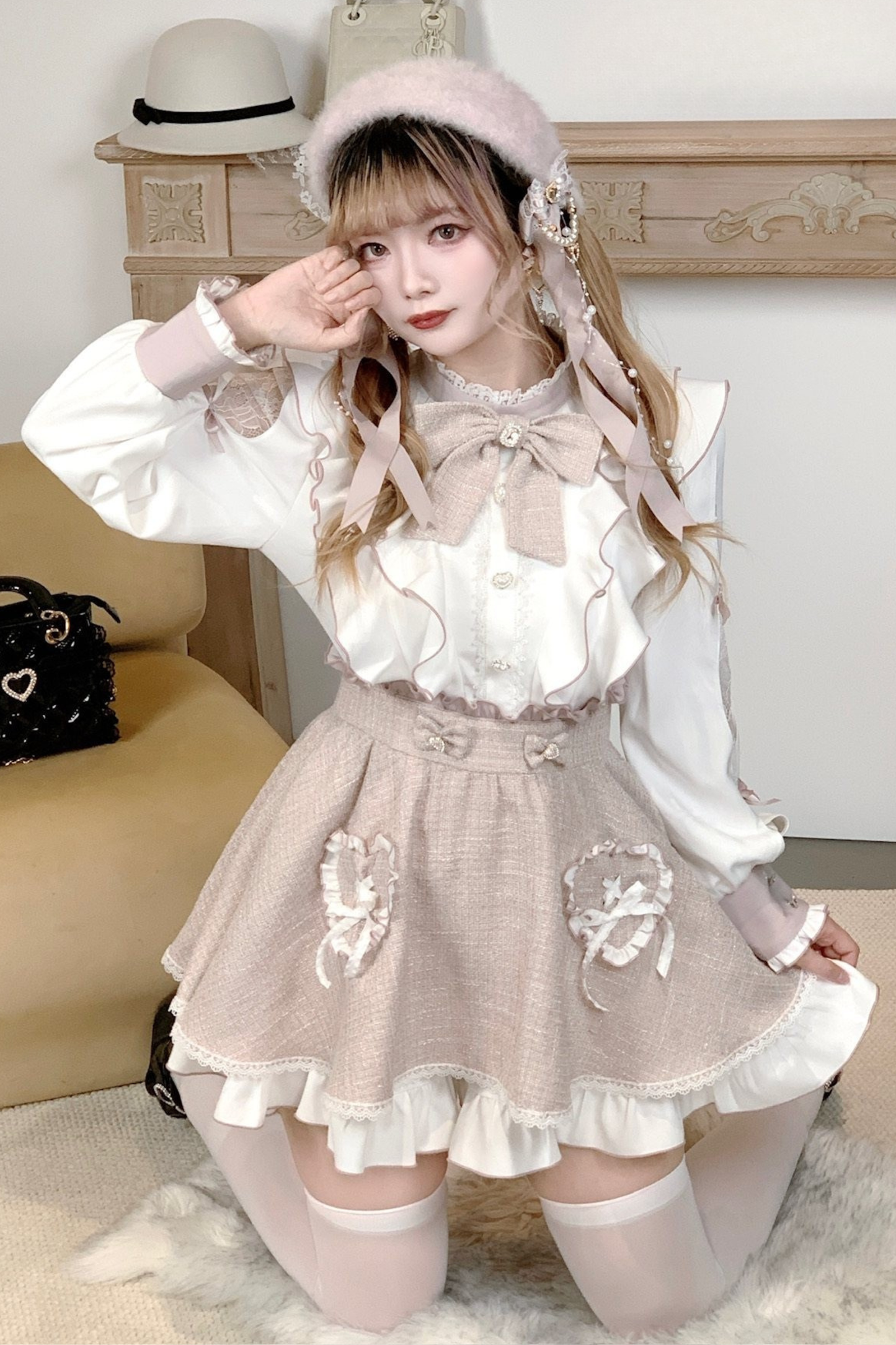 레이스 어깨 리본 블라우스 + 스커트