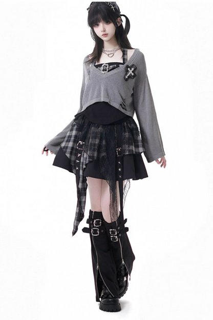 ホルターネックベスト+ルーズトップス+チェックスカート+レッグウォーマー