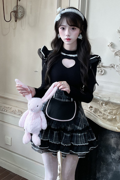 ラブネックライントップス+チェックスカート