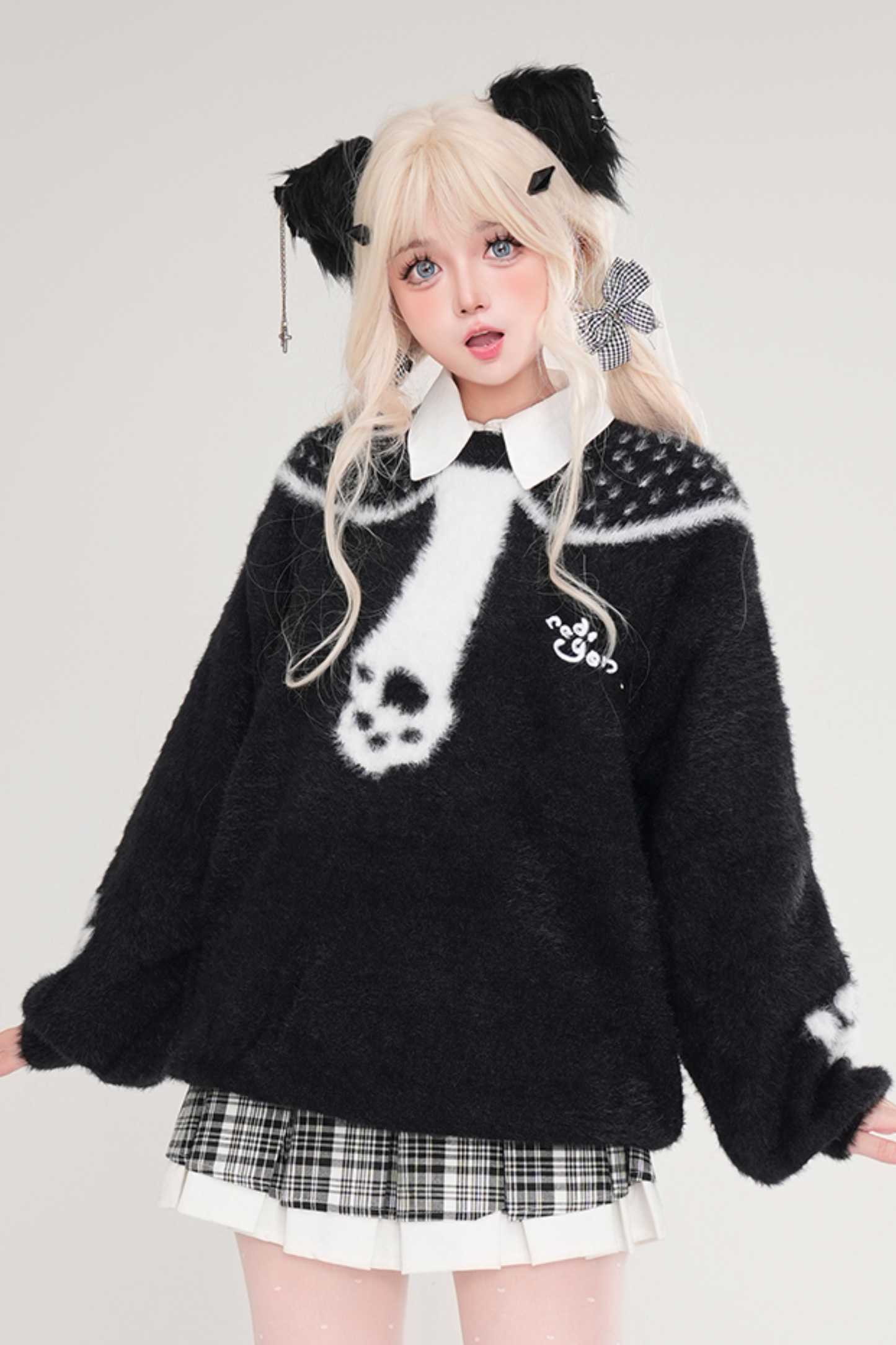 Loose top with cat design