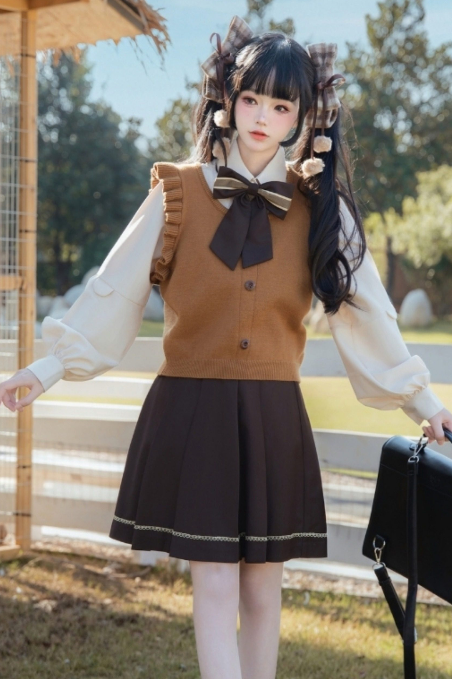 ファーカラーケープ＋ニットベスト＋シャツ＋プリーツスカート＋リボン