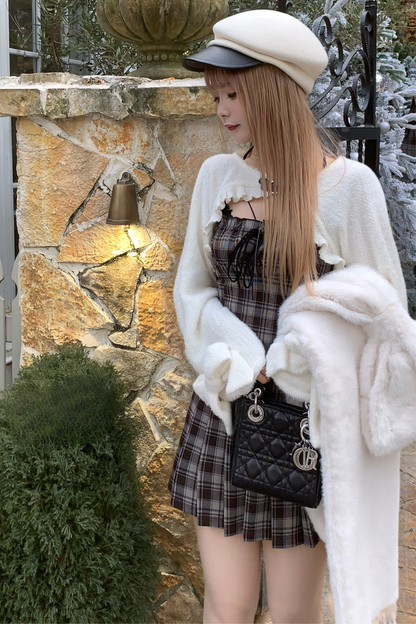 Schlankes Karokleid + Strickjacke