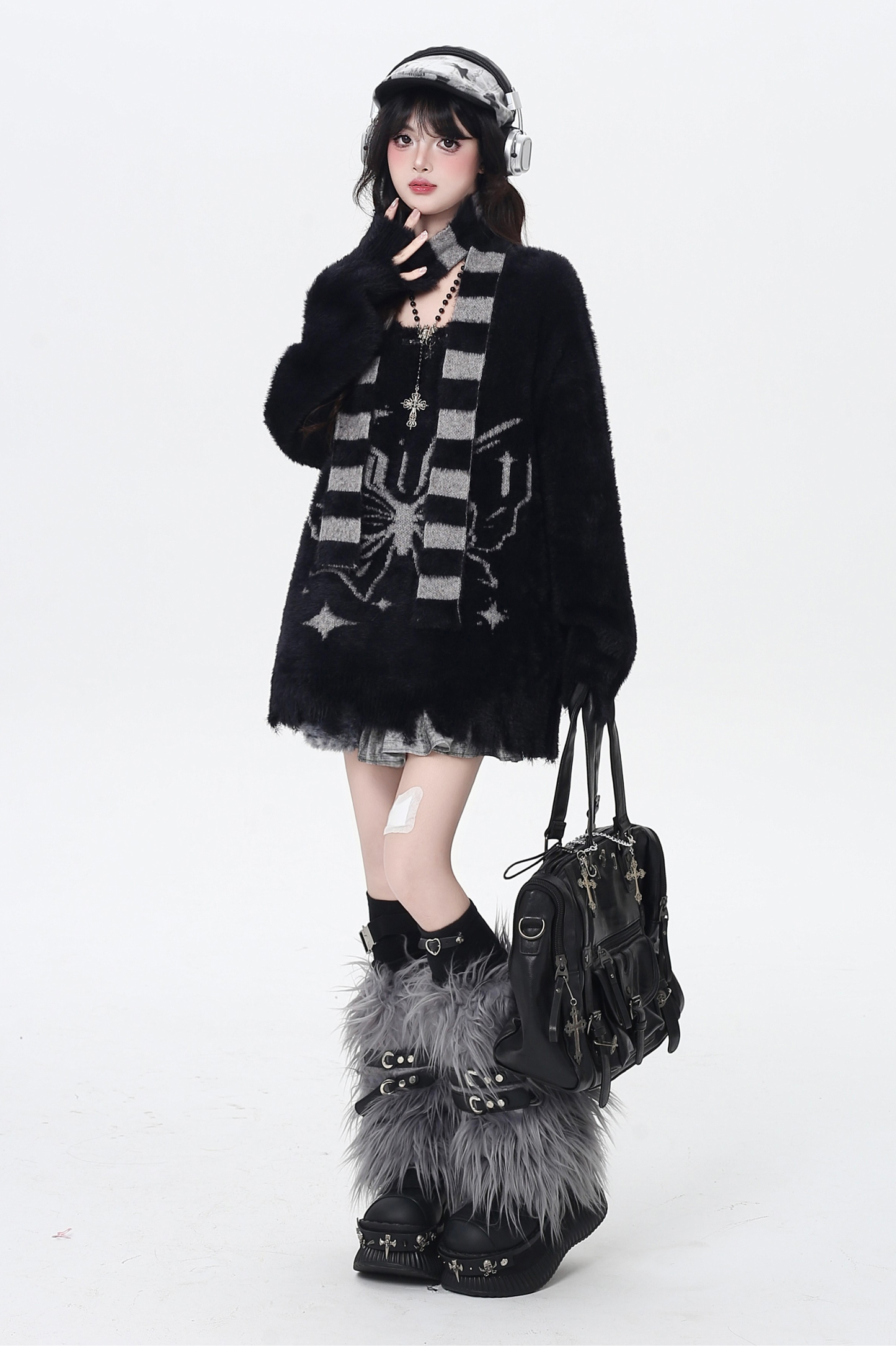 Dark Design Loose Knit