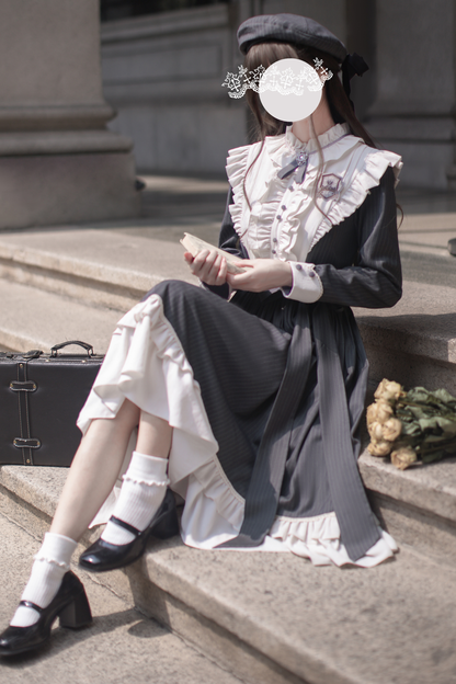 エレガントクラドレス+ケープ+蝶ネクタイ+ベレー帽+バッジ