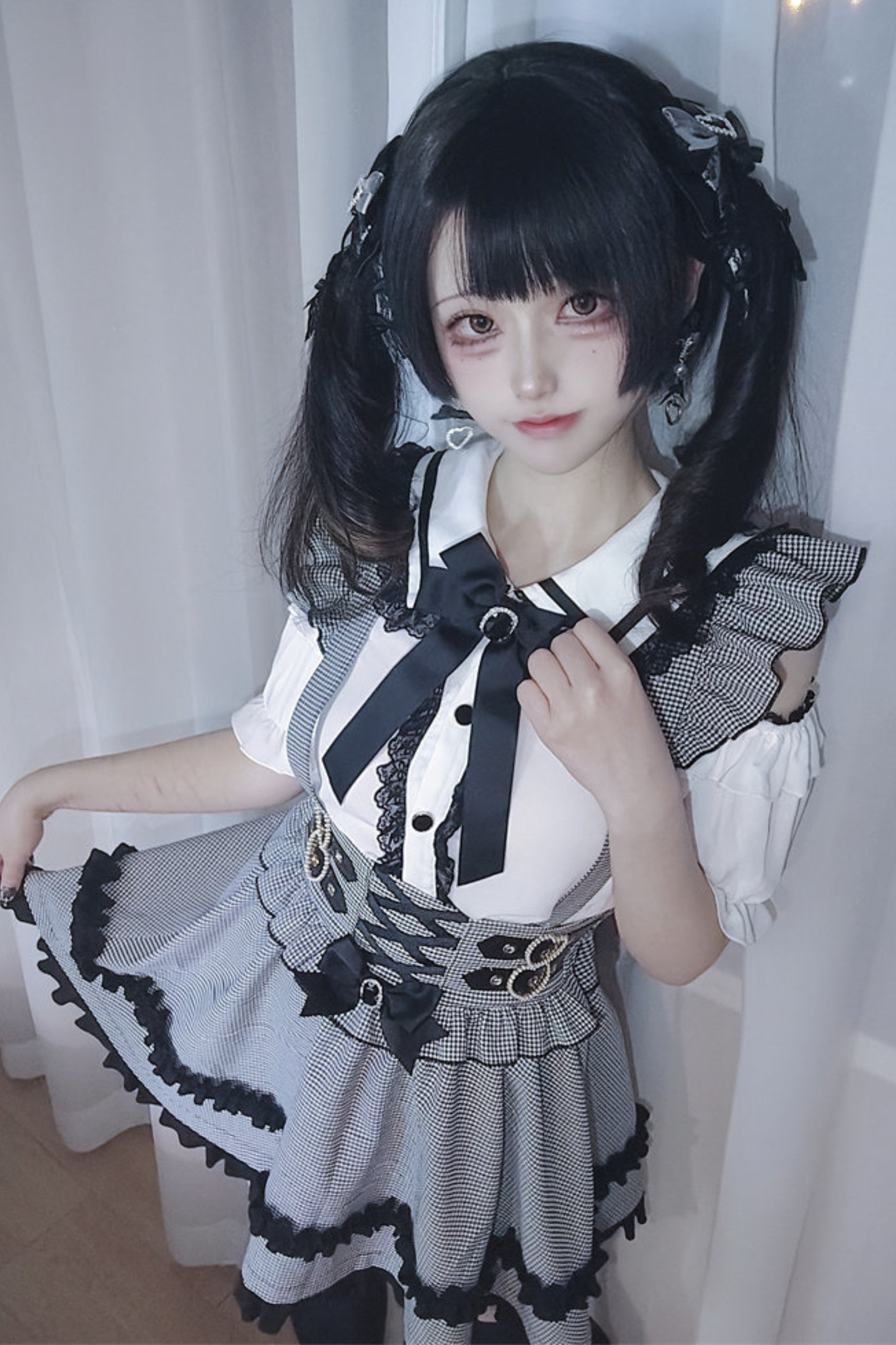 Schulterfreies Spitzenoberteil + Trägerrock