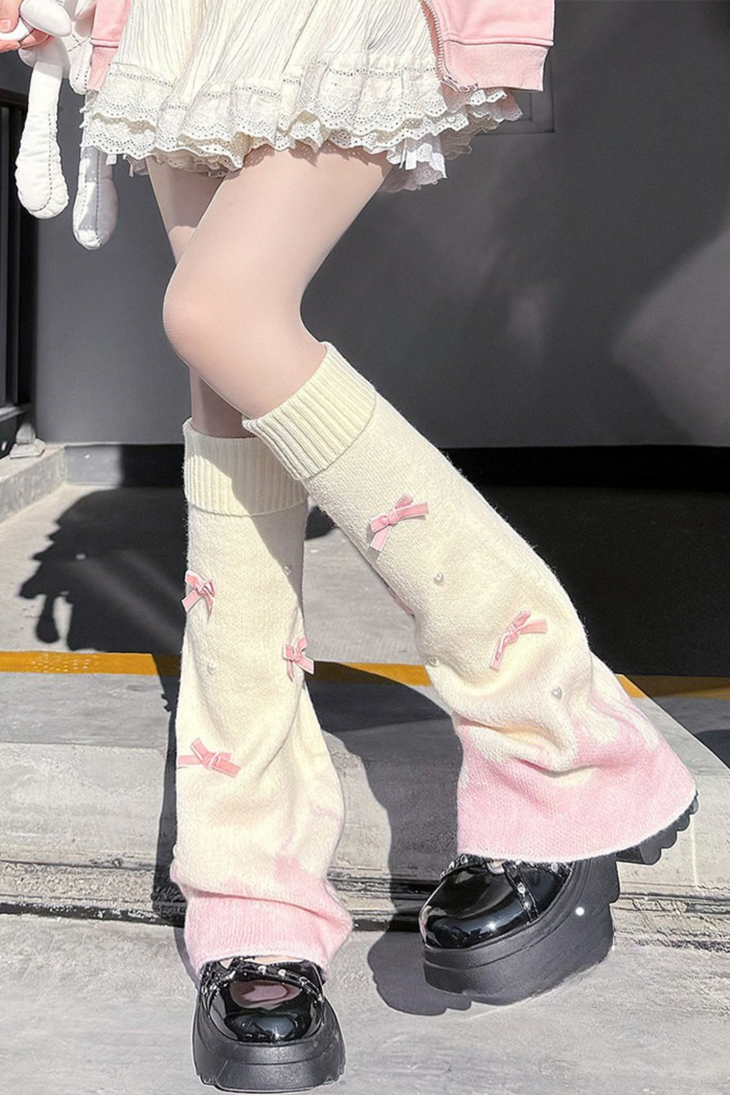 Milk gradation ribbon leg cover