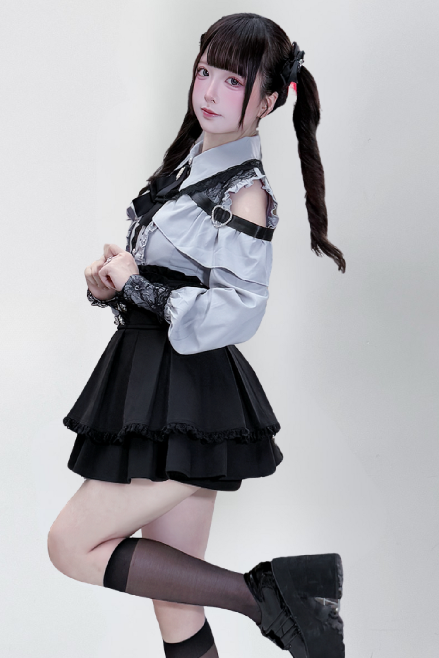 [Deadline for reservations: October 15] Open Shoulder Heart Leather Strap Ruffle Ribbon Shirt
