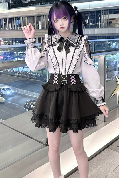 레이스 다크 셔츠 + 플레어 스커트