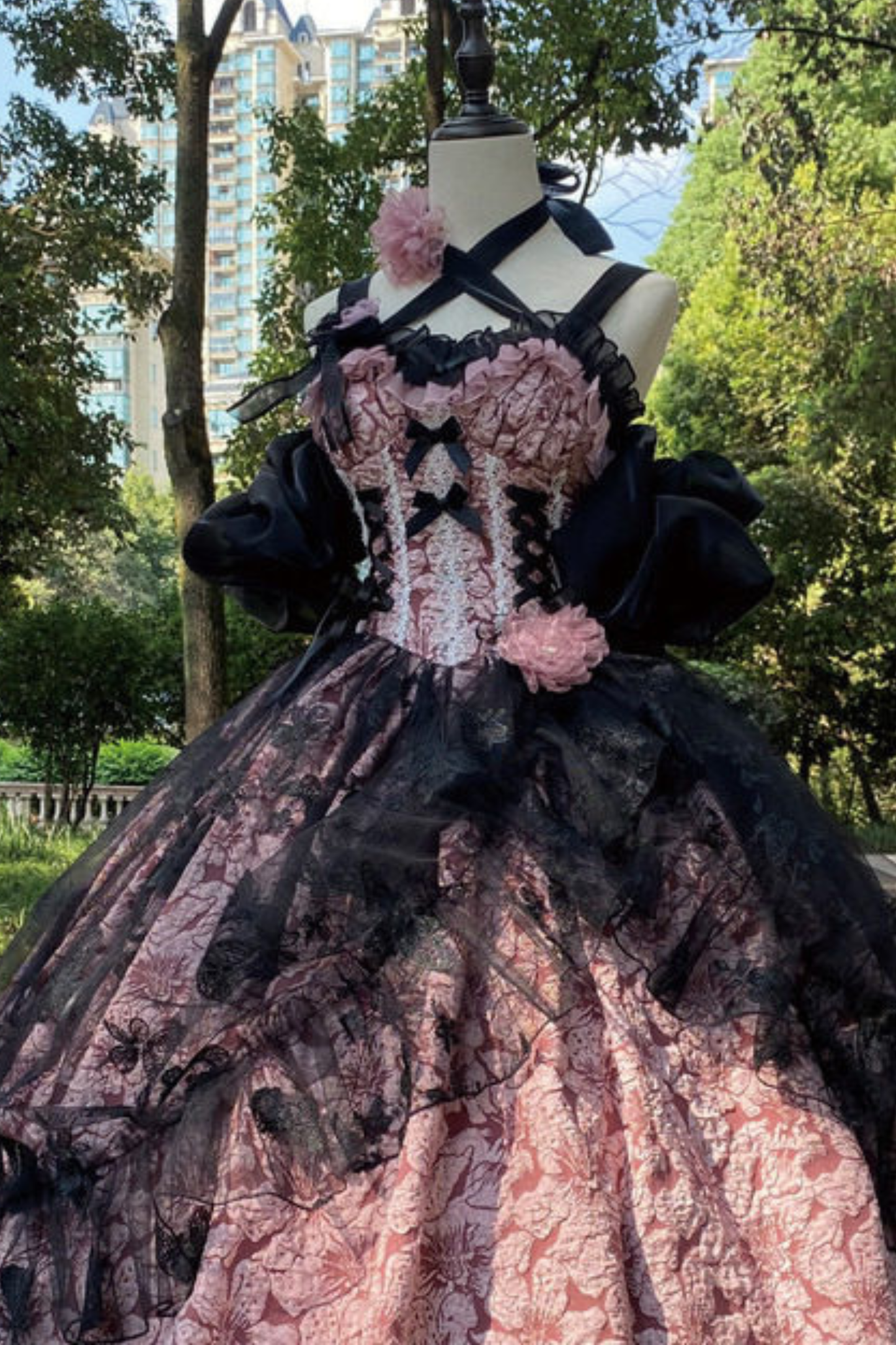 ダークフローラルロリータドレス